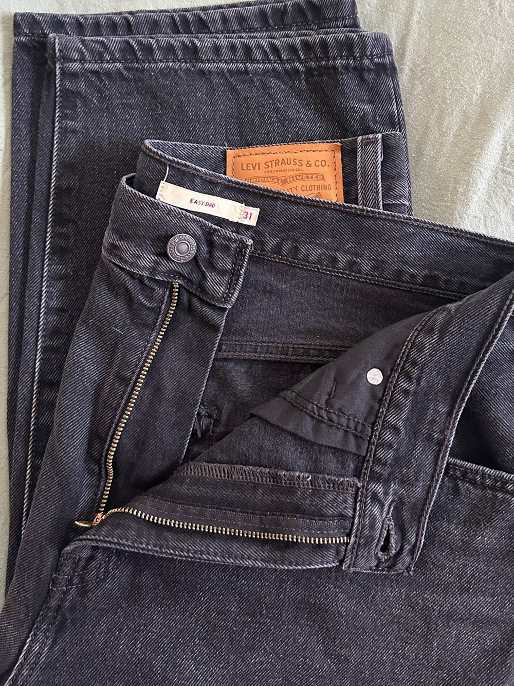 Levi’s Easy Dad in Black, Size 31 (never worn!)